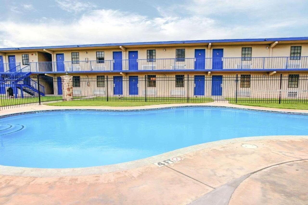Rodeway Inn New Braunfels Bagian luar foto