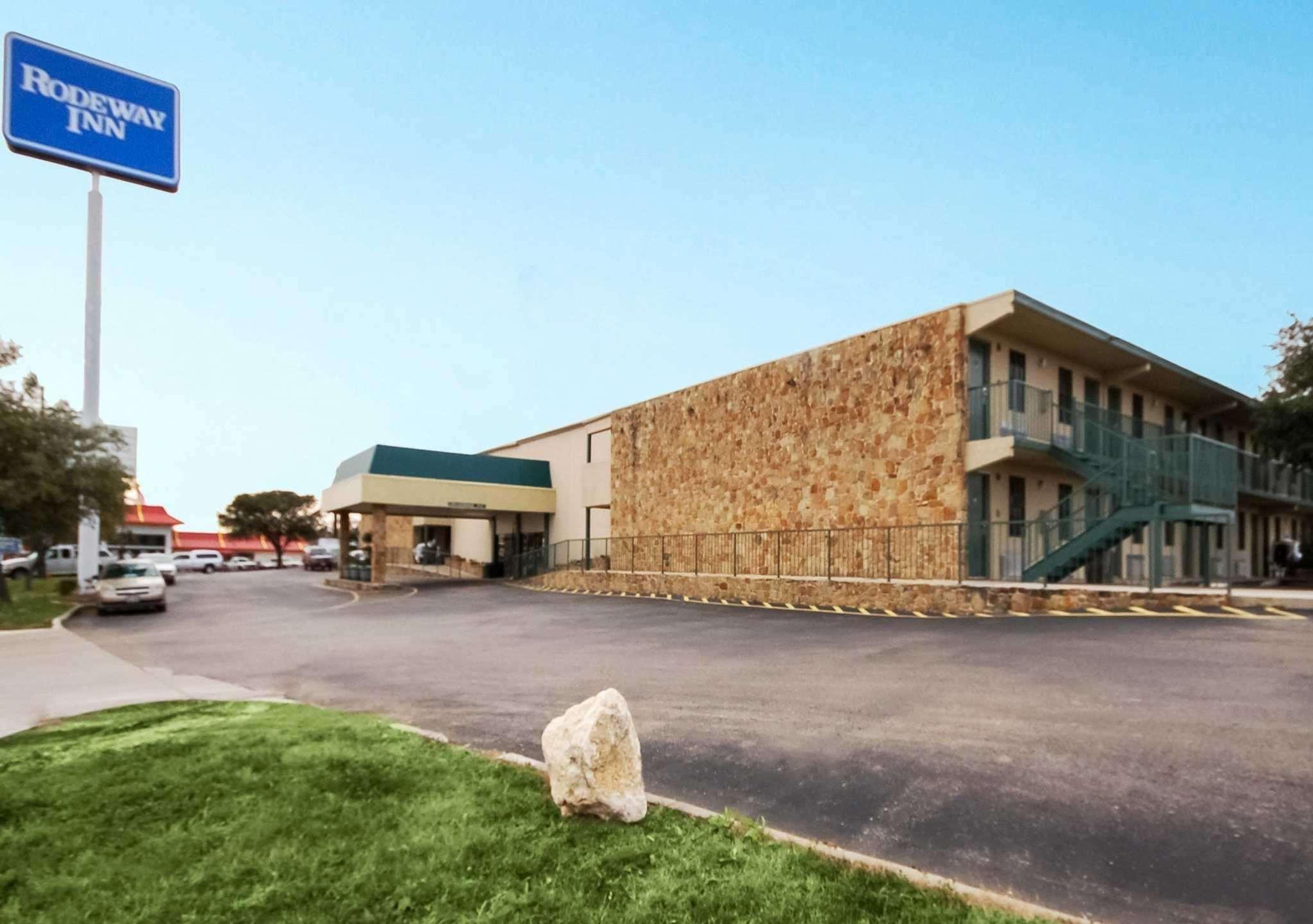 Rodeway Inn New Braunfels Bagian luar foto