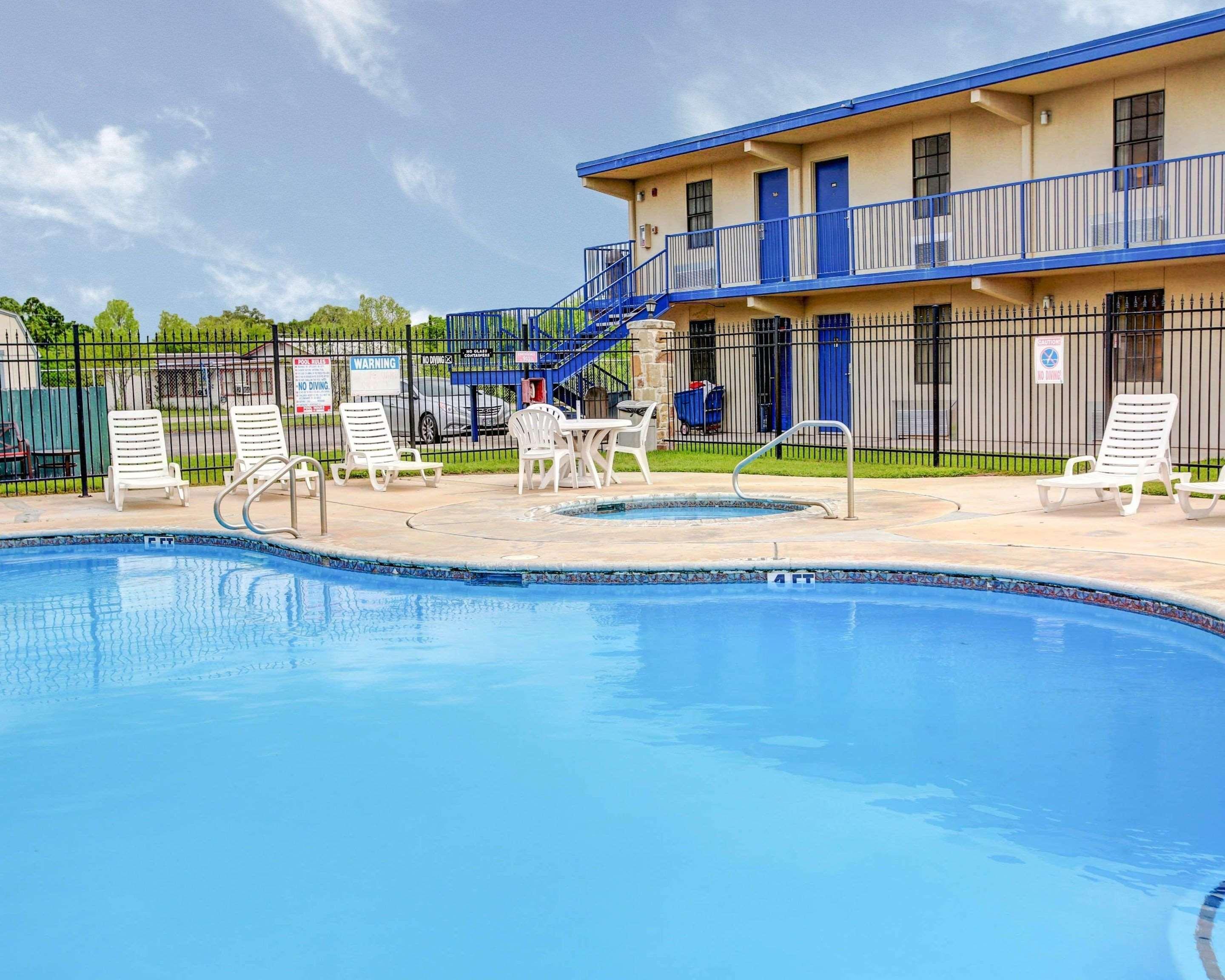 Rodeway Inn New Braunfels Bagian luar foto